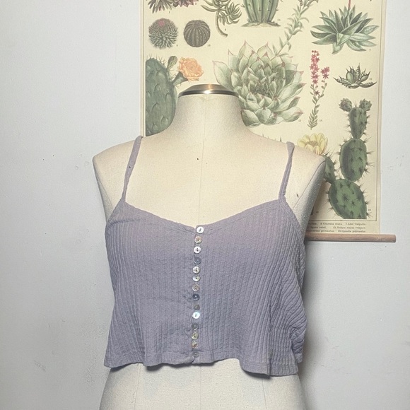 Urban Outfitters Tops - Urban Outfitters crop top 👏🏼
